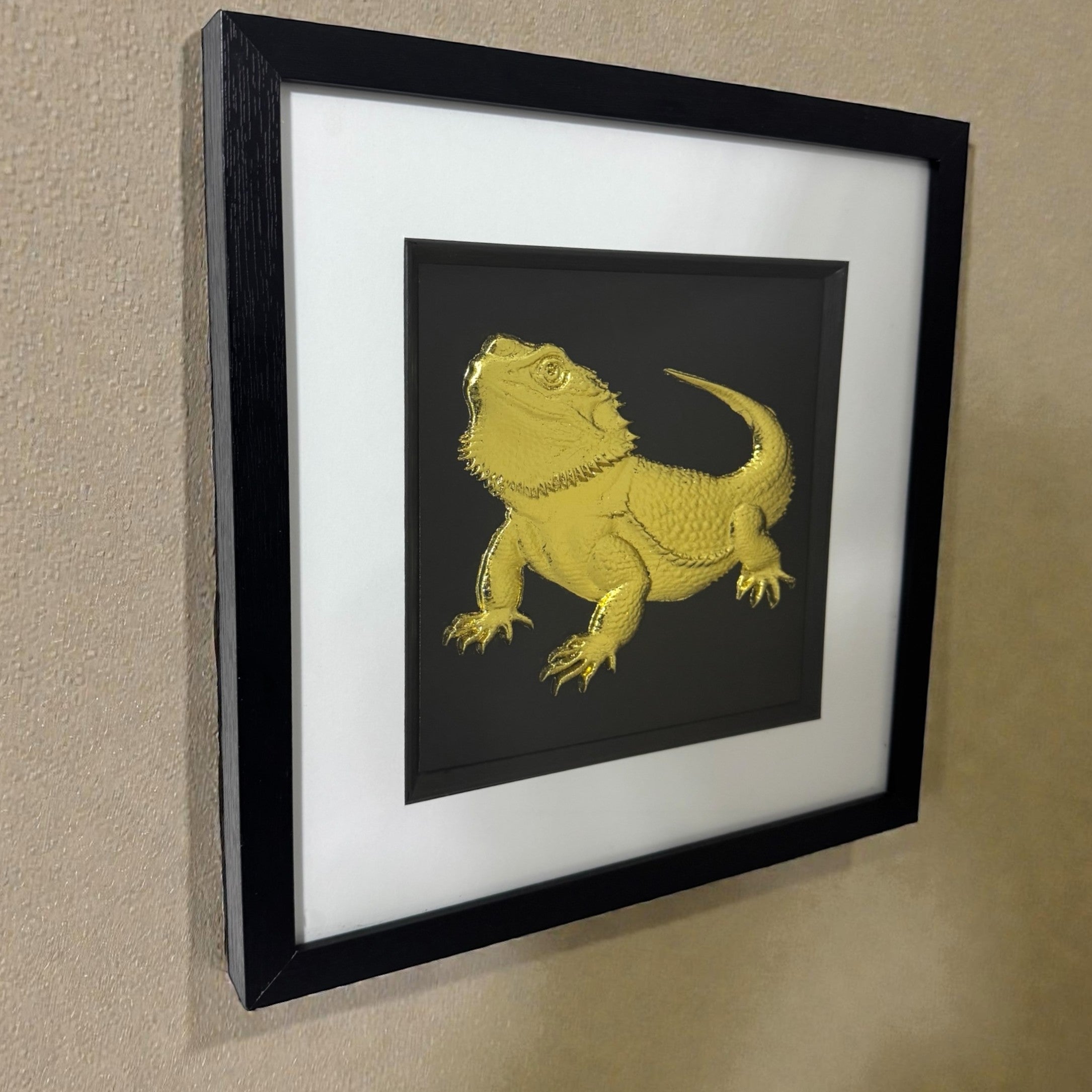 Side view of the Bearded Dragon artwork showing the 3cm depth of the black wooden box frame and the raised 3D relief sculpture.